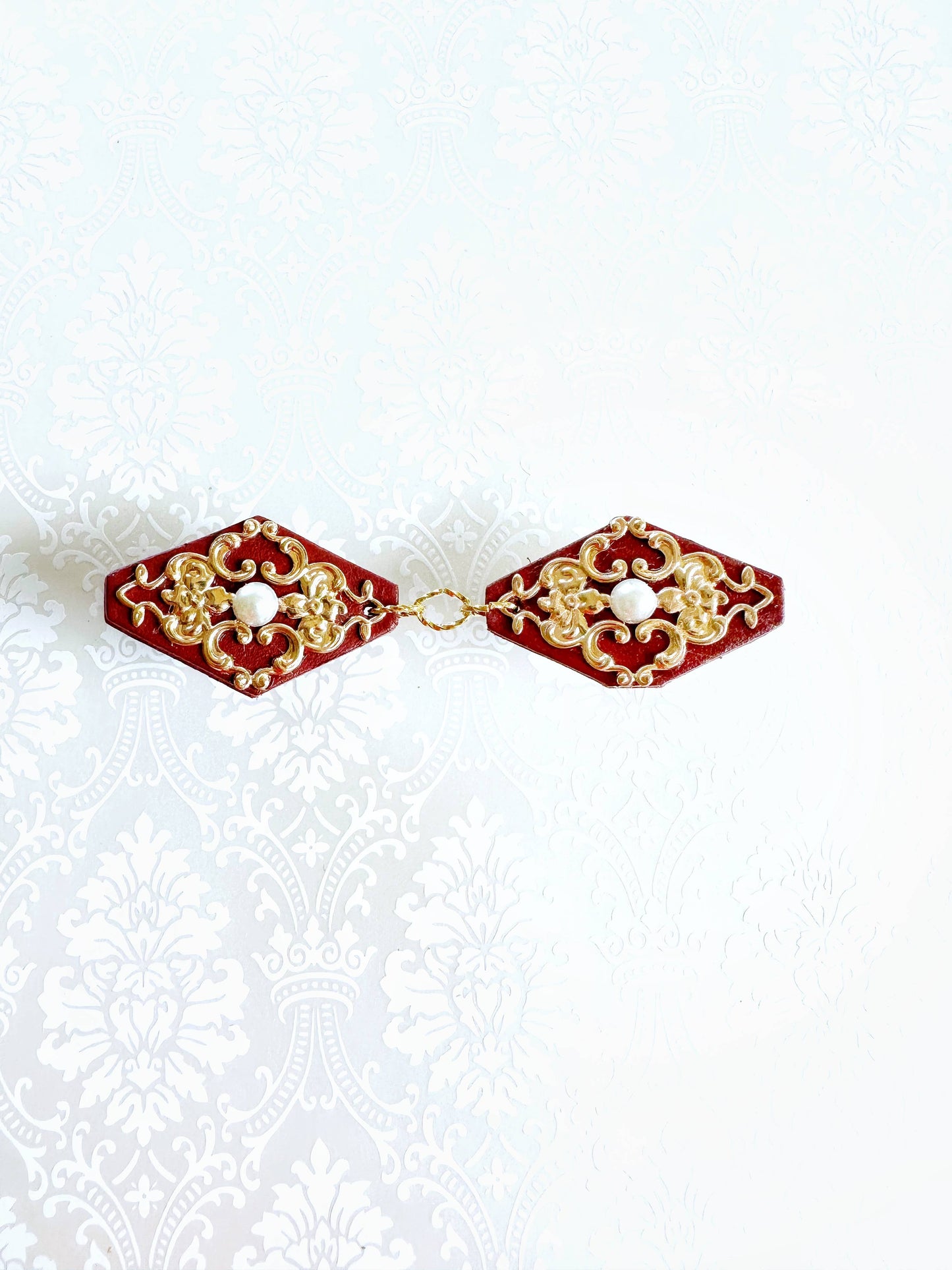 Gold on Red Romantic KardiKlip