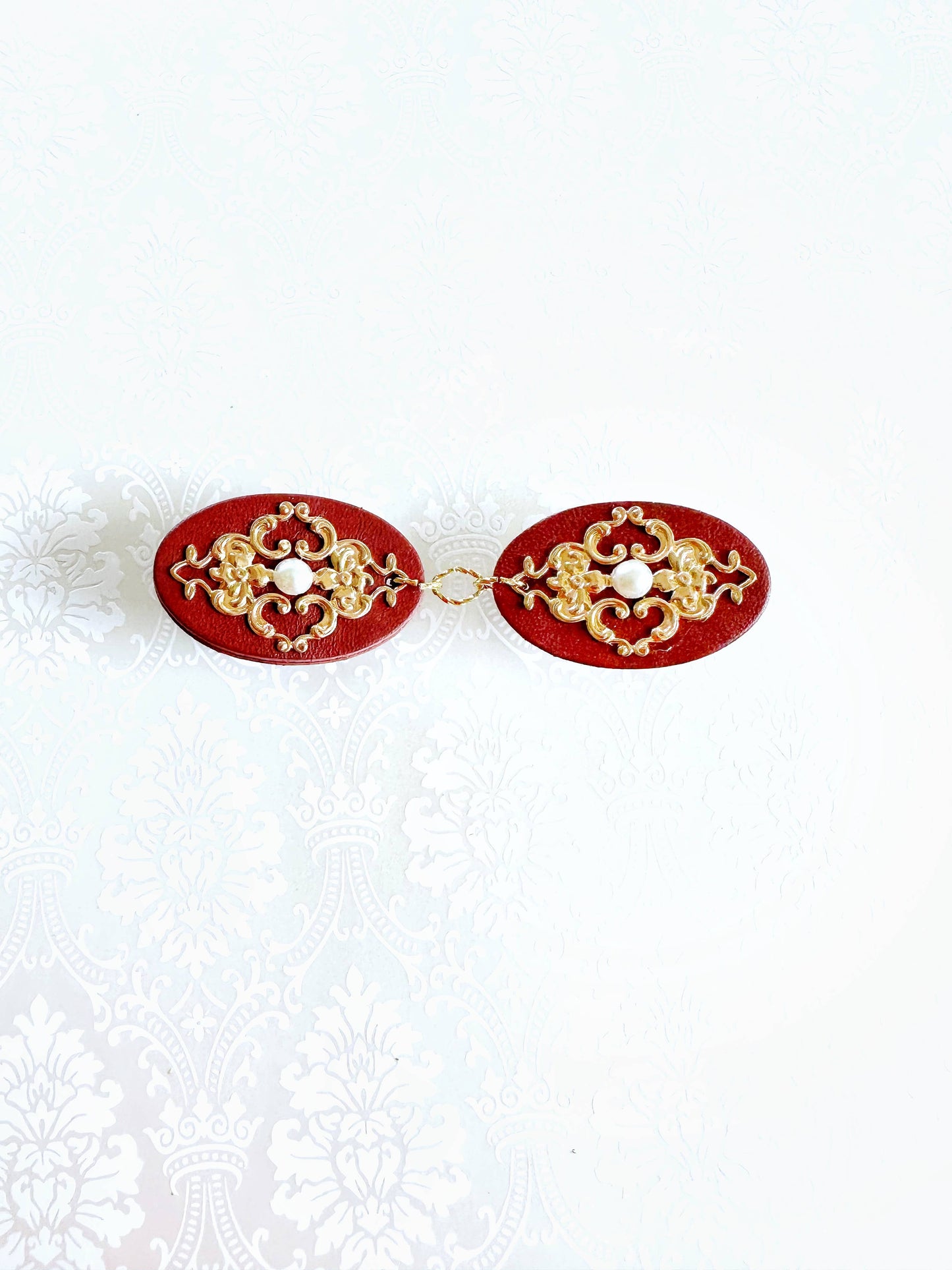 Gold on Red Romantic KardiKlip